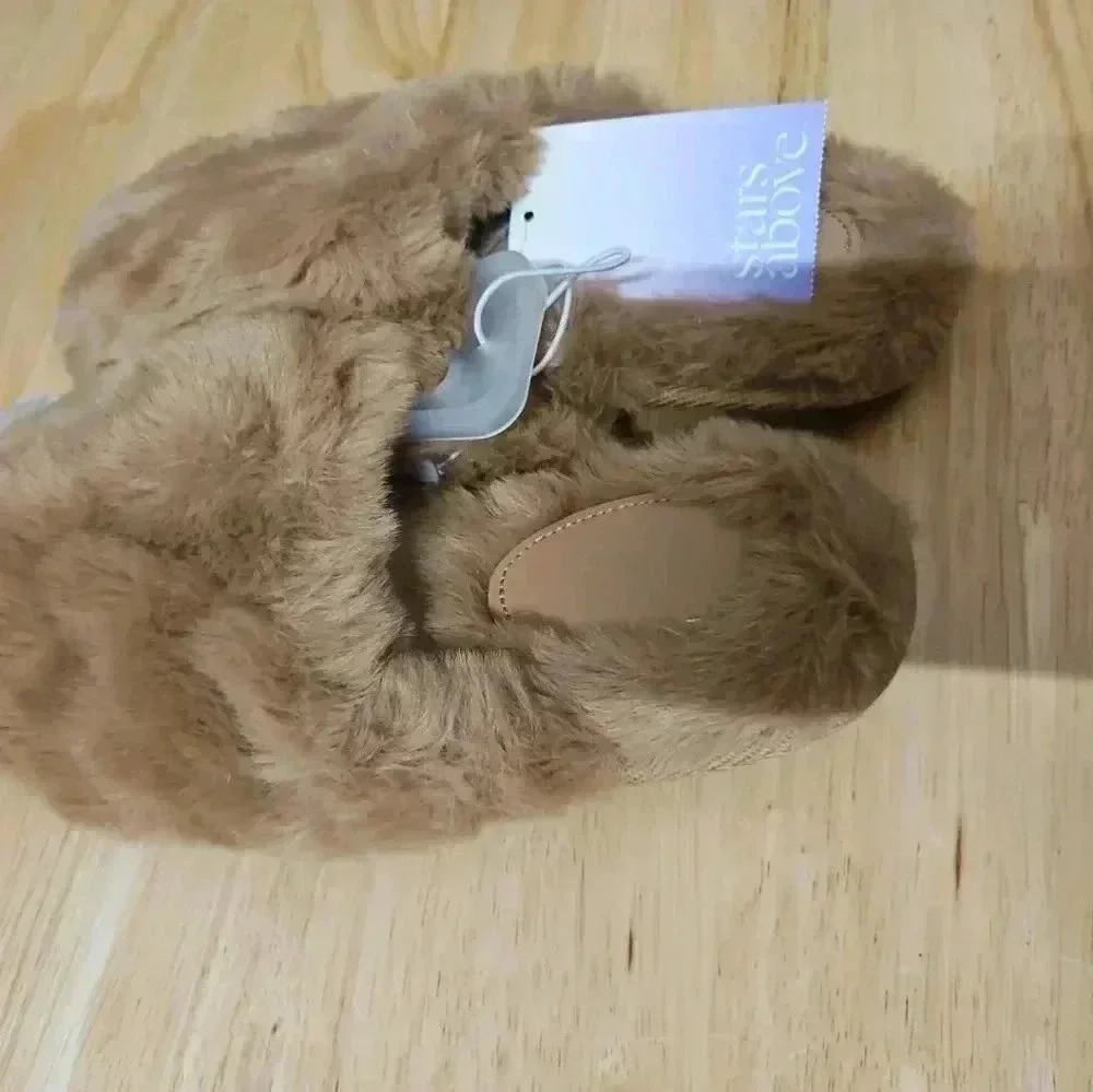 Stars Above Biege size US 5/6 soft fuzzy slip on slippers - Picture 4 of 8